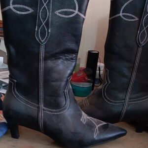 Black Embroidered Women's Boots BRAND NEW NEVER WORN SIZE 7 1/2 Very Cute